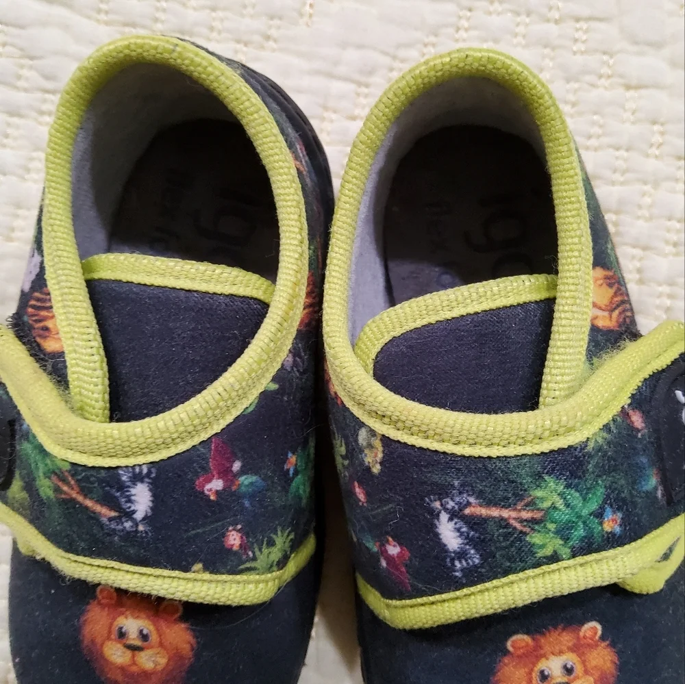 Igor Kids' Black and Green Lion Shoes
